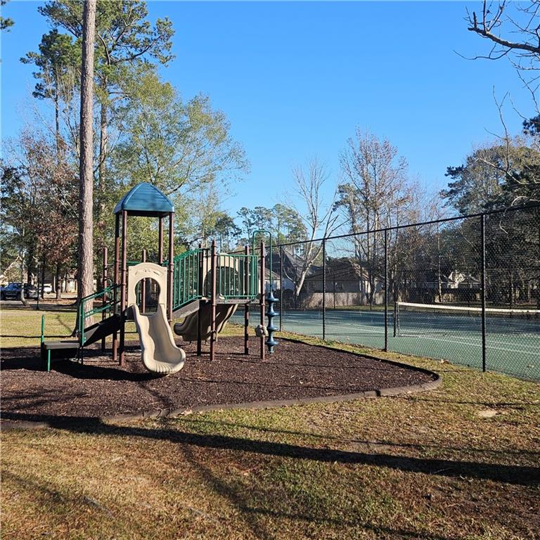 1043 TALLOW TREE Drive