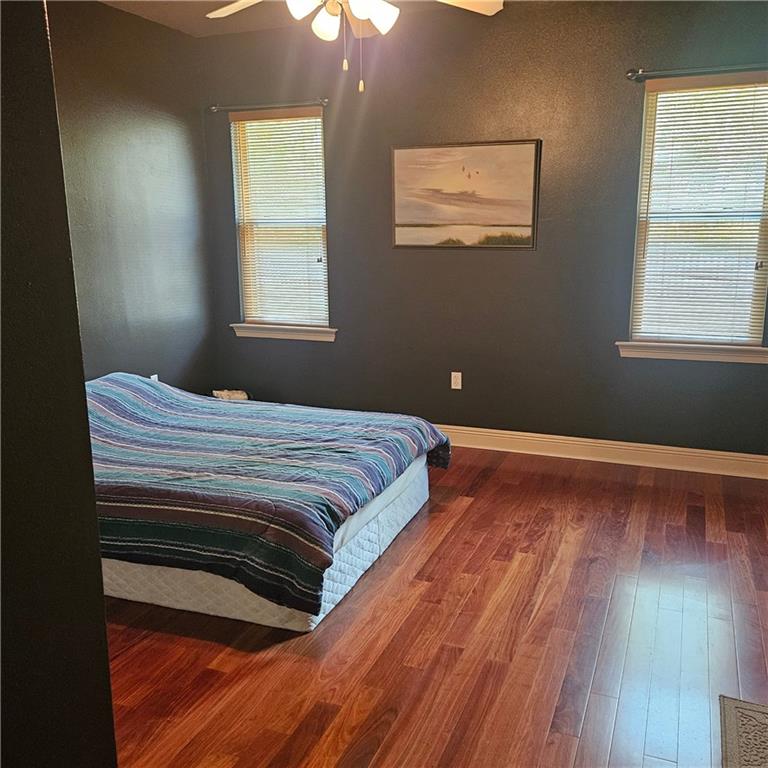 1043 TALLOW TREE Drive