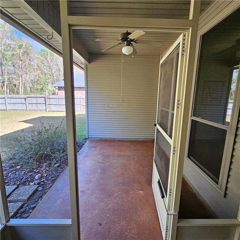 1043 TALLOW TREE Drive