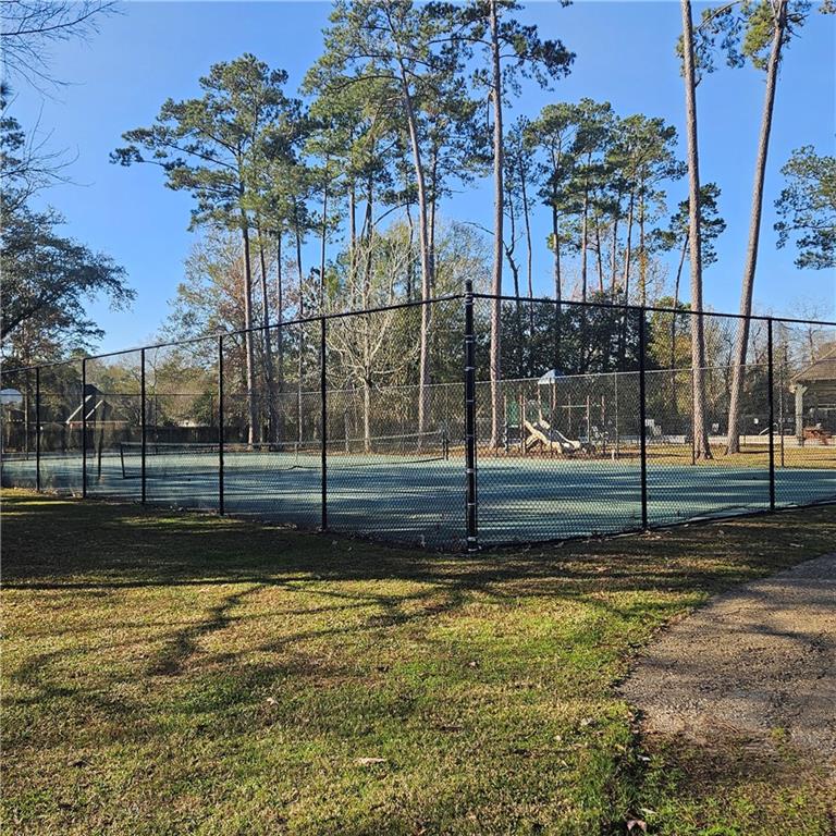 1043 TALLOW TREE Drive