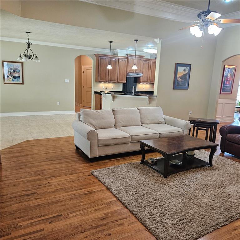 1043 TALLOW TREE Drive