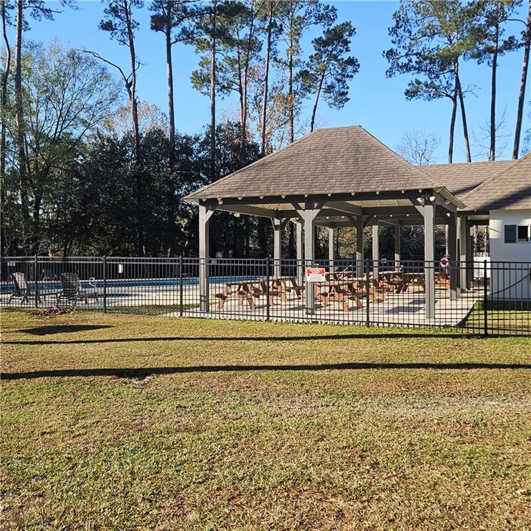 1043 TALLOW TREE Drive