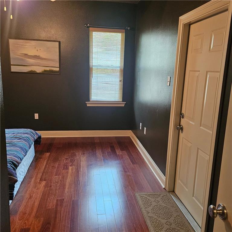 1043 TALLOW TREE Drive