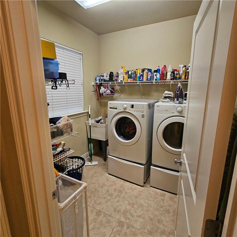 1043 TALLOW TREE Drive