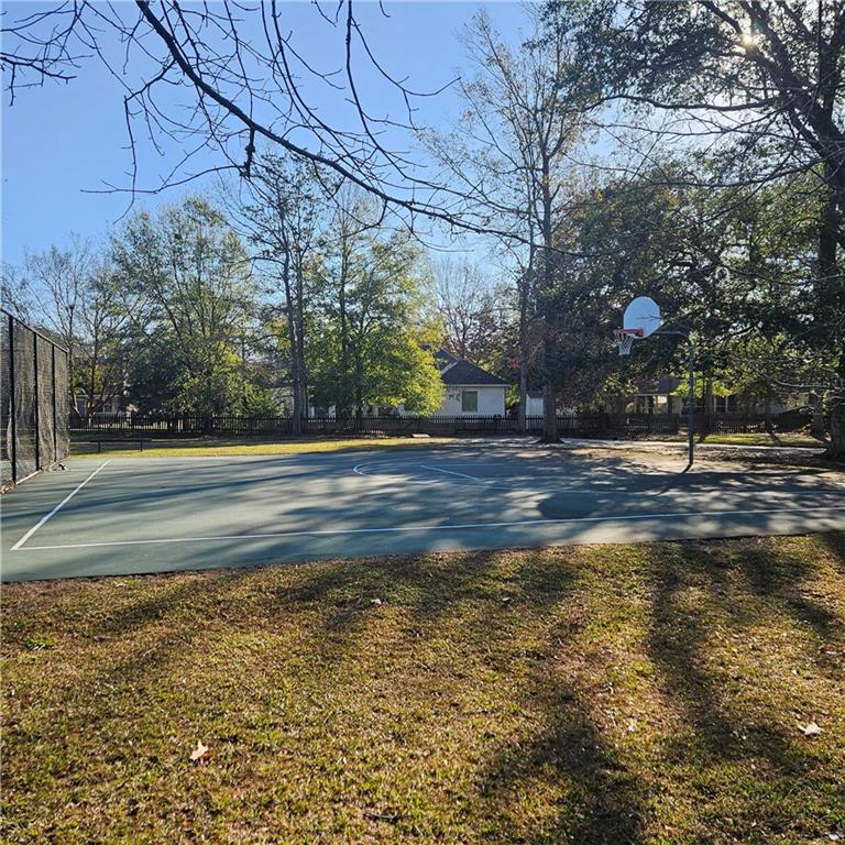 1043 TALLOW TREE Drive