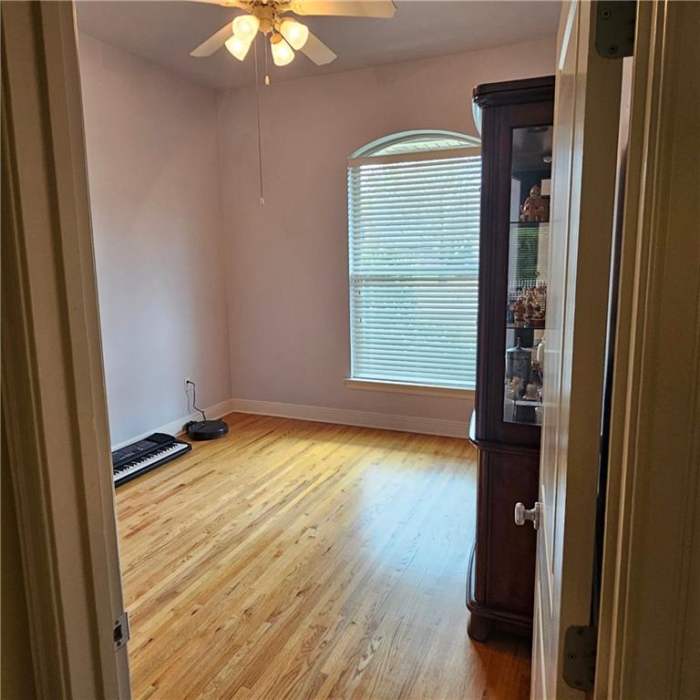 1043 TALLOW TREE Drive