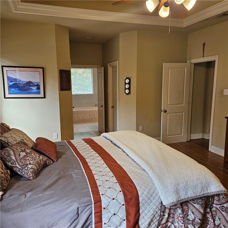 1043 TALLOW TREE Drive