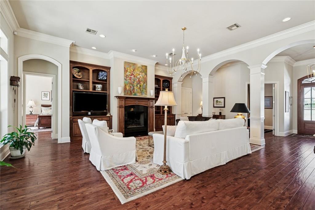 518 NORTHWOODS Drive