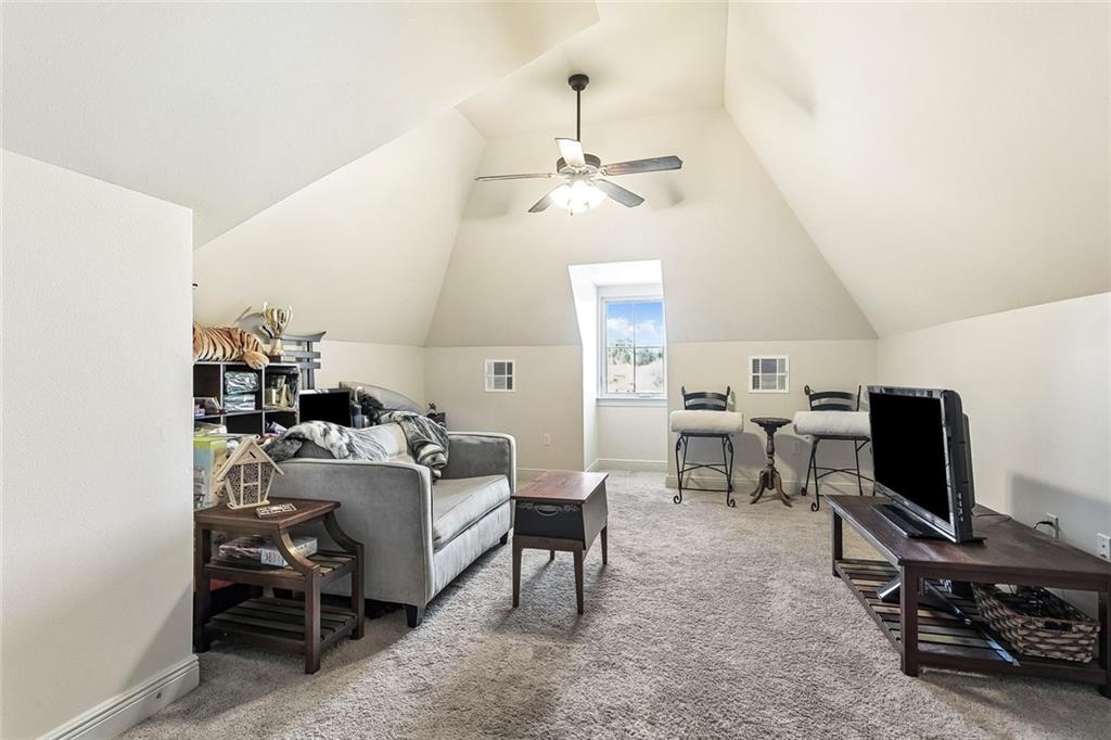 809 GREEN LEAF Circle