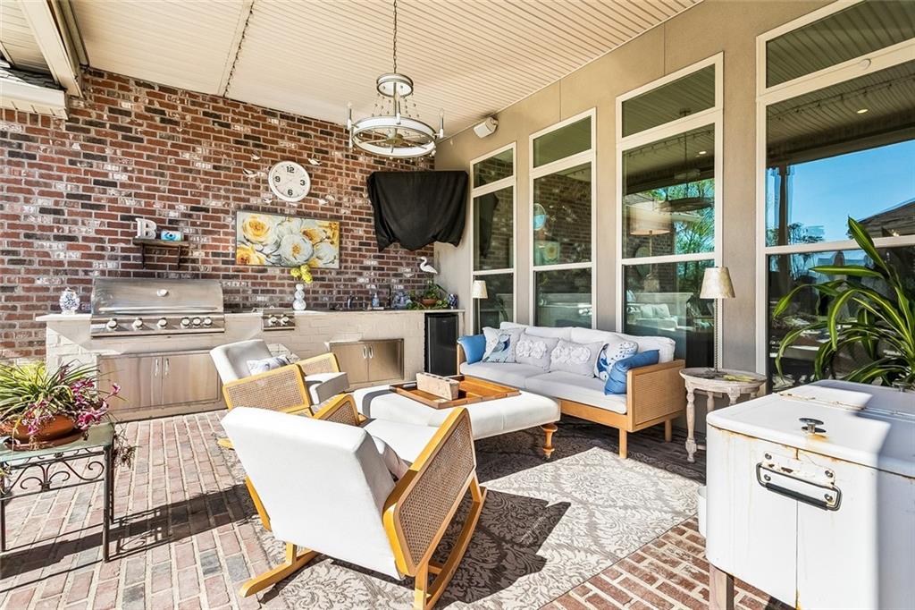 809 GREEN LEAF Circle