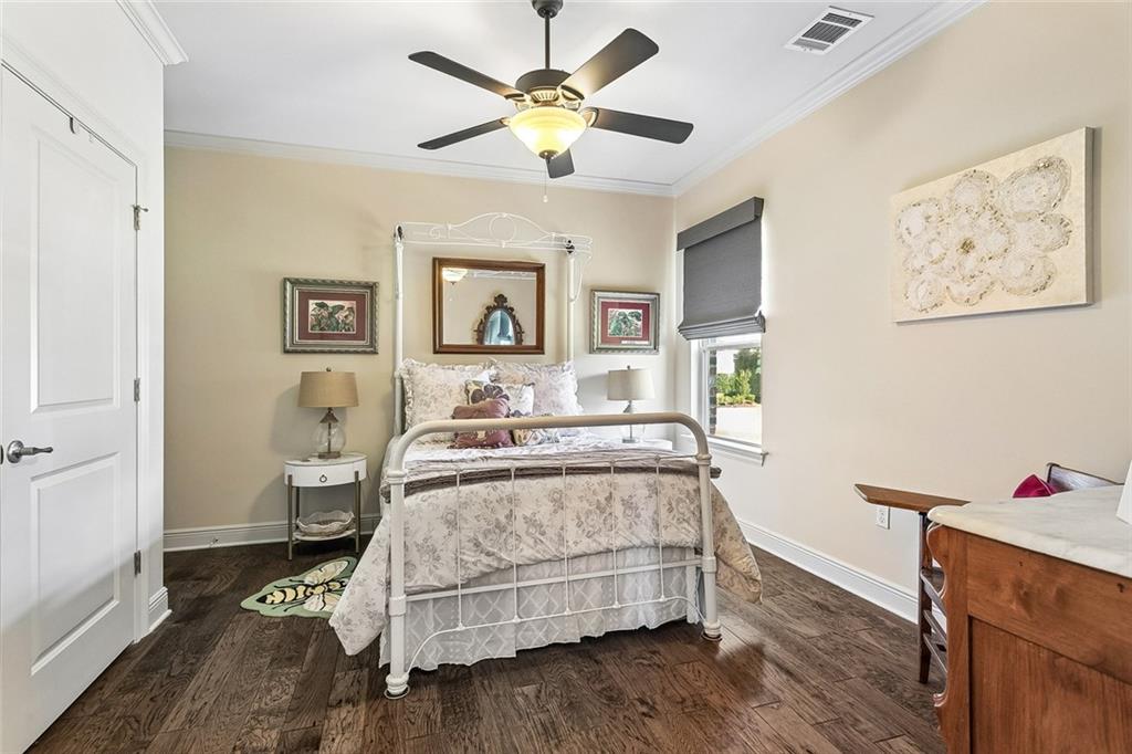 809 GREEN LEAF Circle