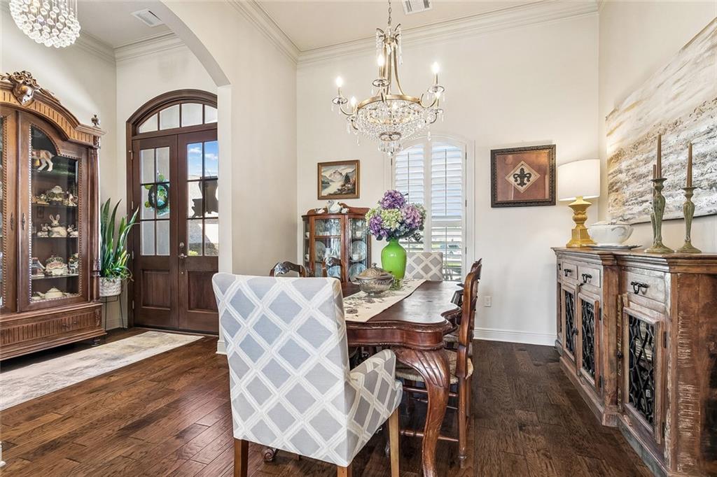 809 GREEN LEAF Circle