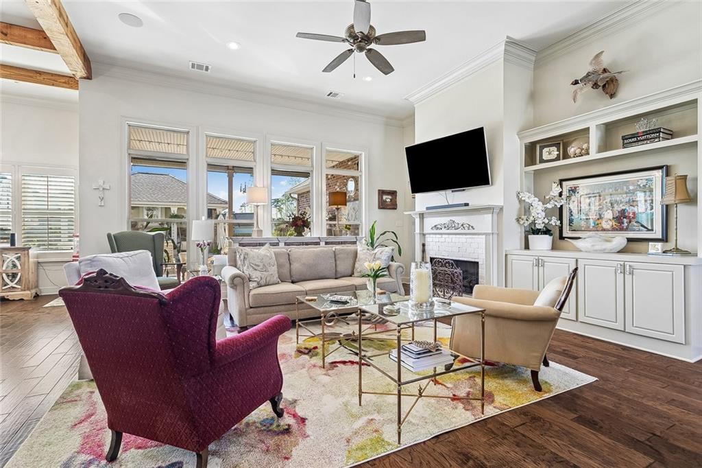 809 GREEN LEAF Circle