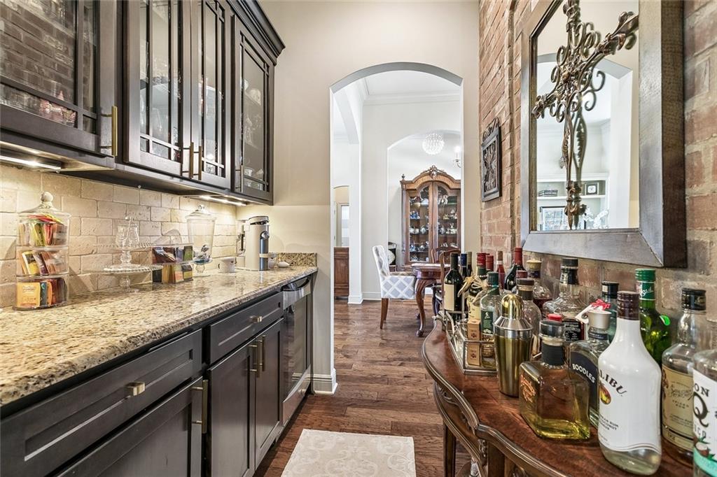 809 GREEN LEAF Circle