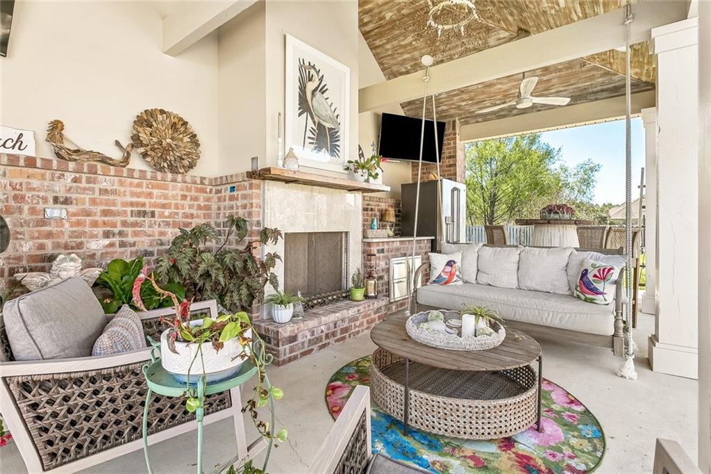 809 GREEN LEAF Circle