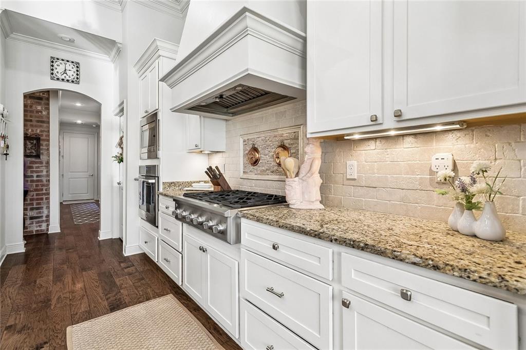 809 GREEN LEAF Circle