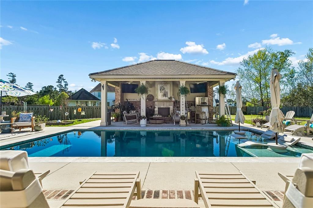 809 GREEN LEAF Circle