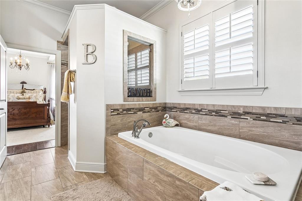 809 GREEN LEAF Circle