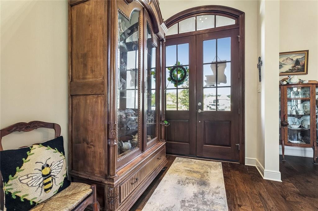 809 GREEN LEAF Circle