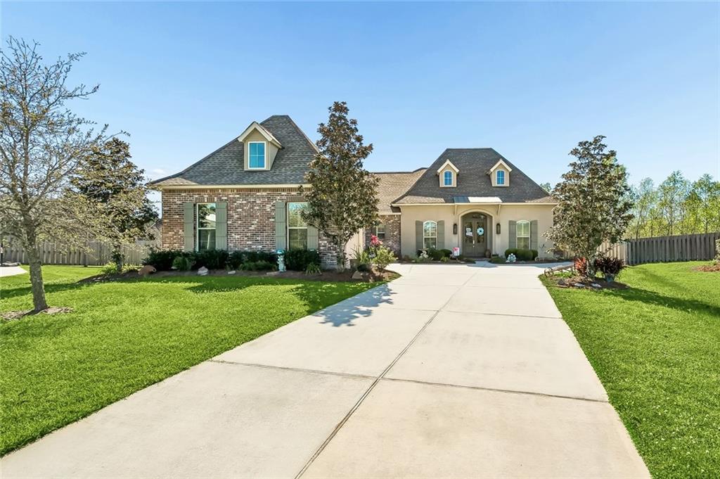 809 GREEN LEAF Circle