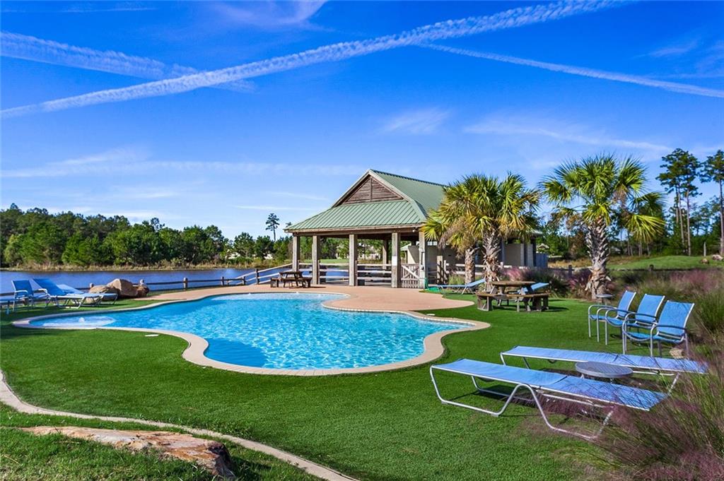 809 GREEN LEAF Circle