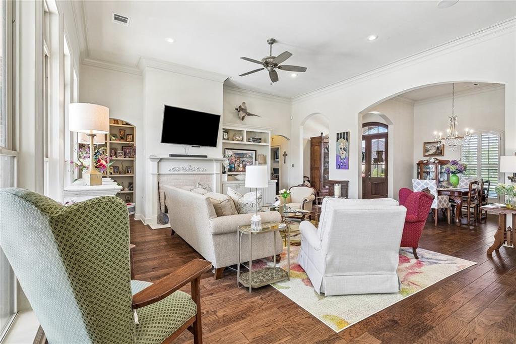 809 GREEN LEAF Circle