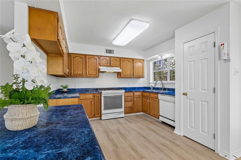 25241 CRABAPPLE Lane