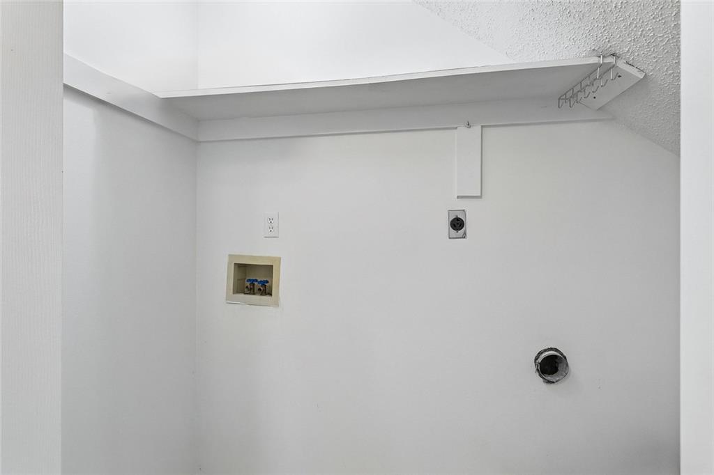 25241 CRABAPPLE Lane