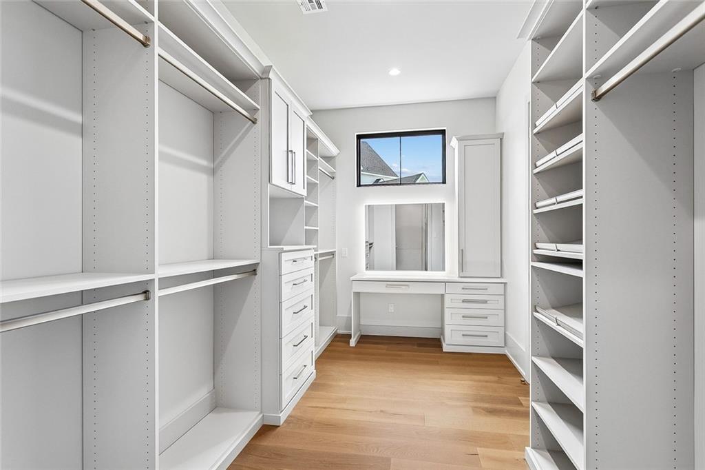 805 CHRETIEN POINT Avenue