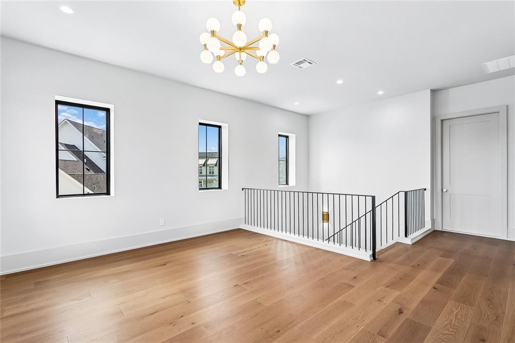 805 CHRETIEN POINT Avenue