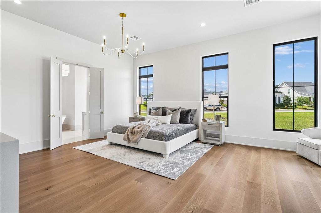 805 CHRETIEN POINT Avenue