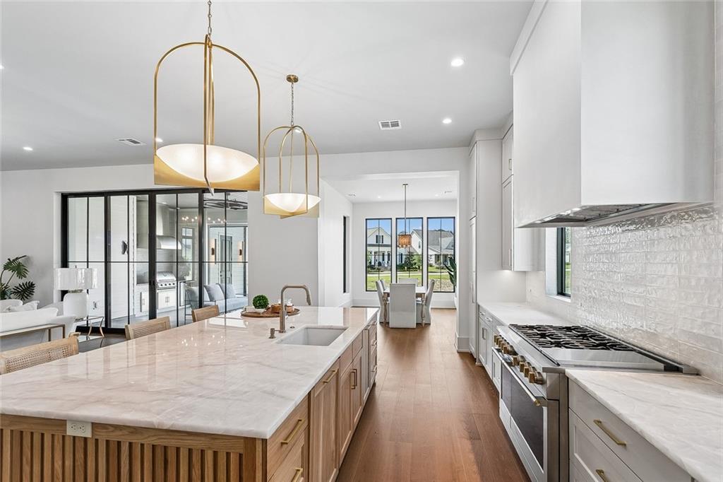 805 CHRETIEN POINT Avenue