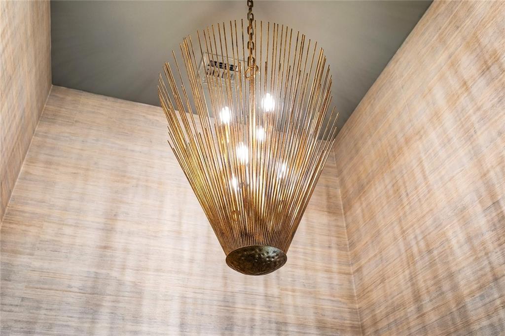 805 CHRETIEN POINT Avenue