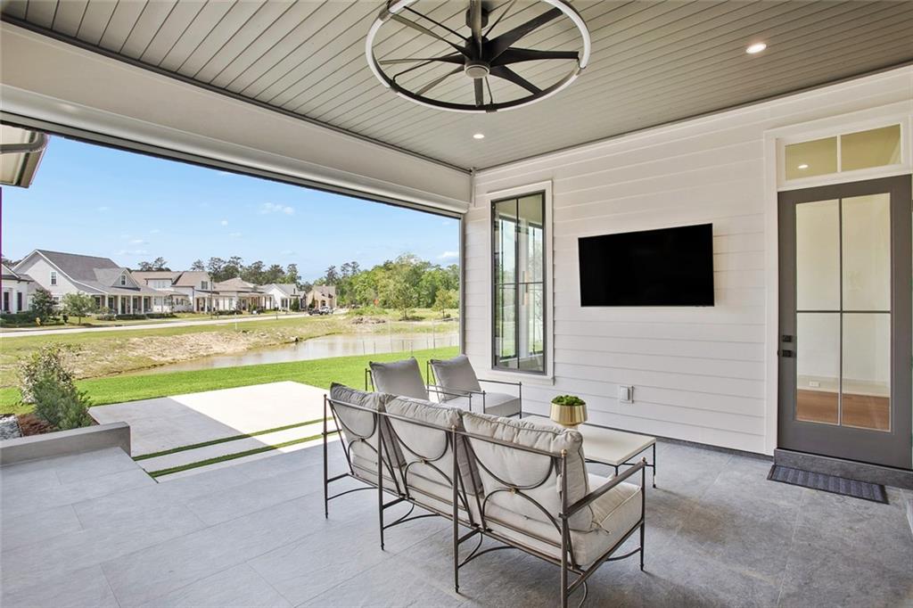 805 CHRETIEN POINT Avenue