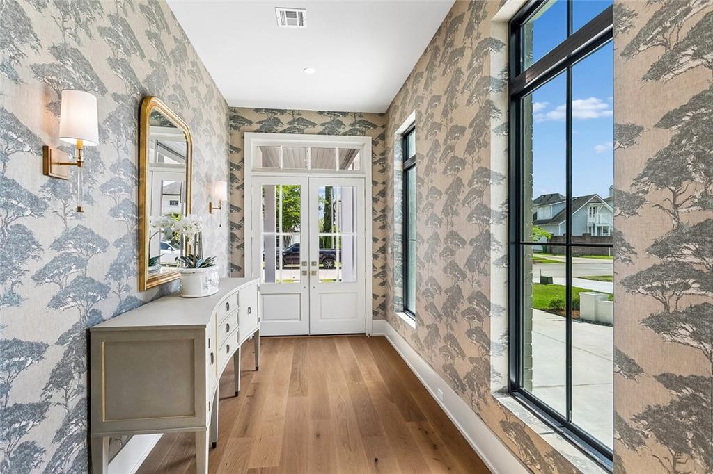 805 CHRETIEN POINT Avenue