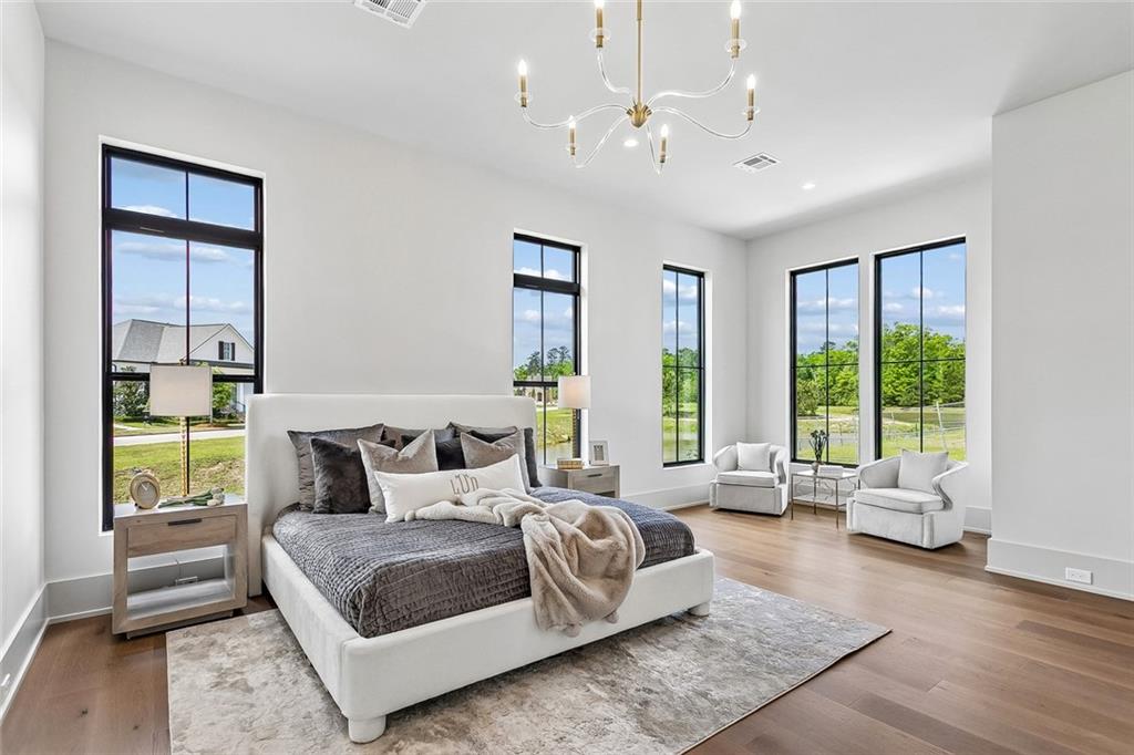 805 CHRETIEN POINT Avenue