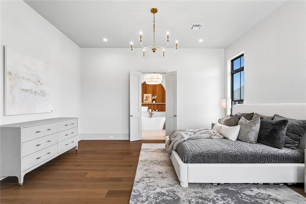 805 CHRETIEN POINT Avenue