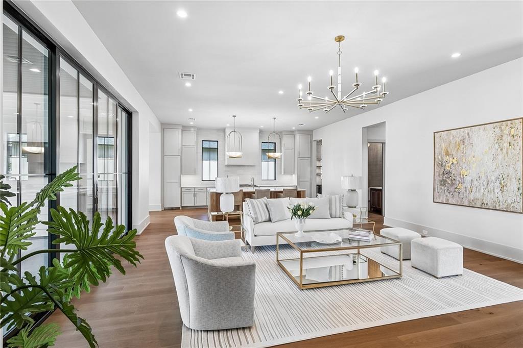 805 CHRETIEN POINT Avenue