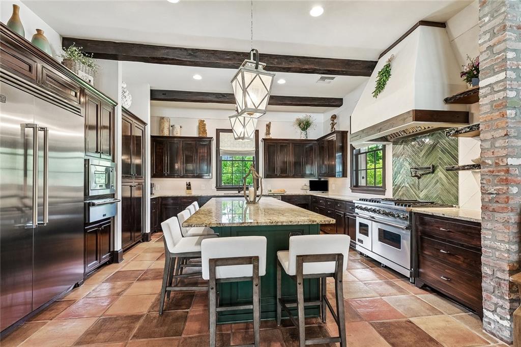 25 HUMMINGBIRD Road
