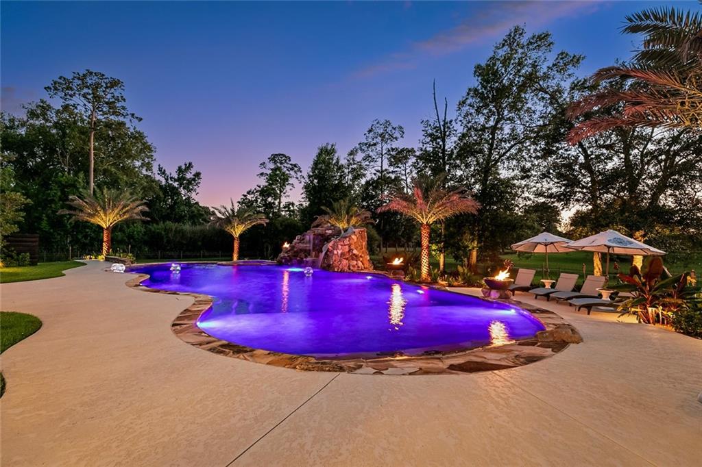 25 HUMMINGBIRD Road