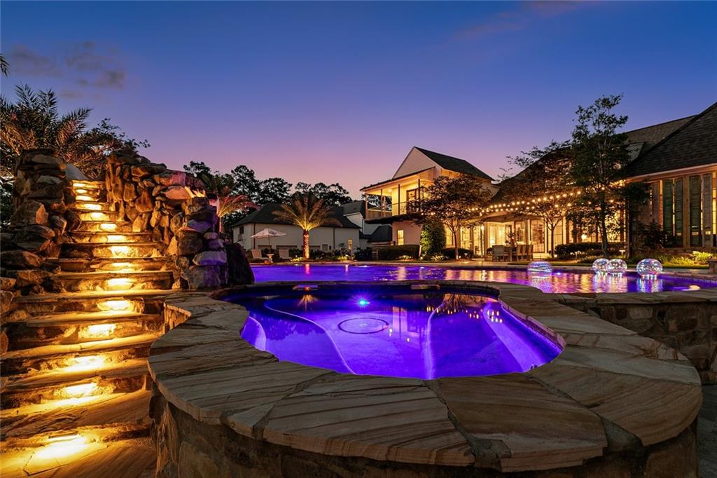 25 HUMMINGBIRD Road