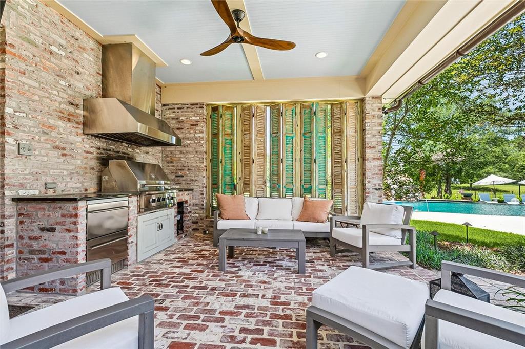 25 HUMMINGBIRD Road