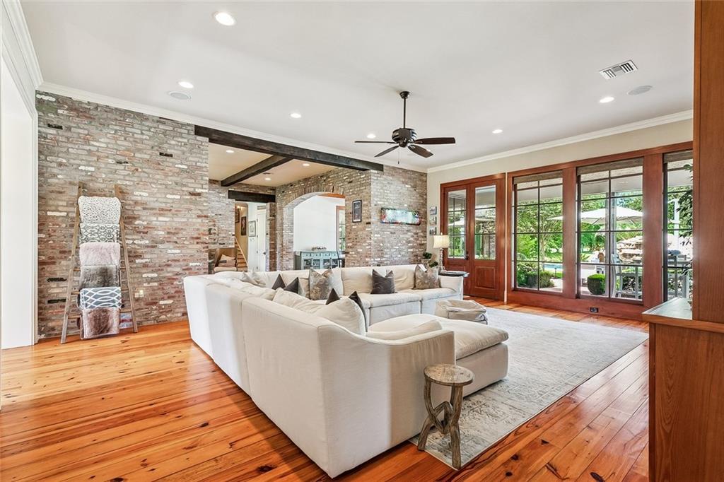 25 HUMMINGBIRD Road