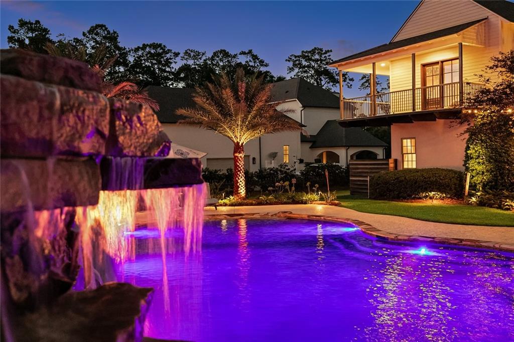 25 HUMMINGBIRD Road
