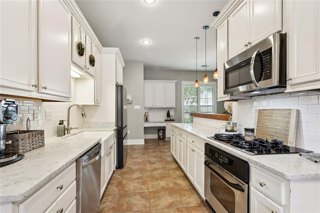 142 ACADIAN Lane
