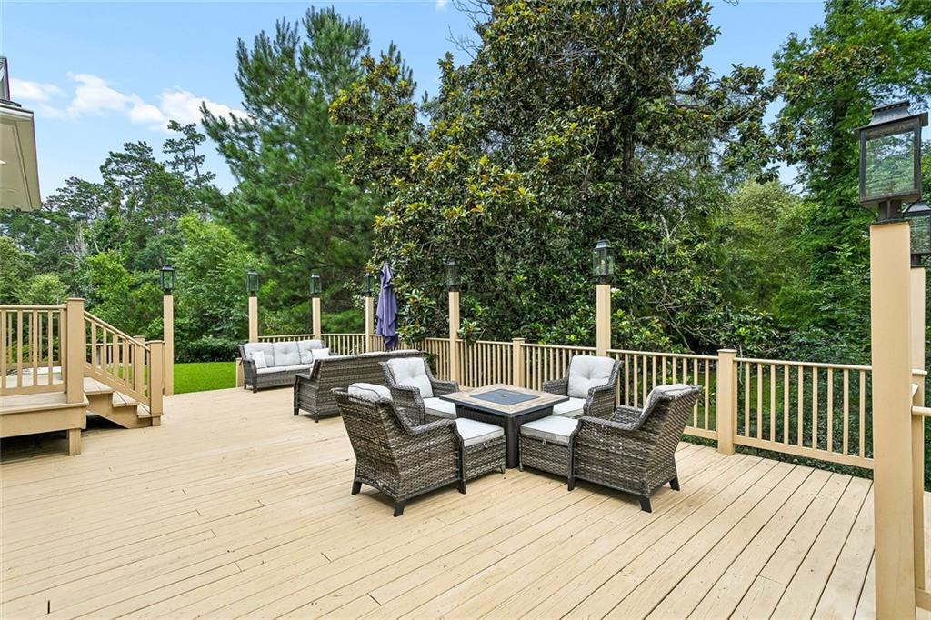 9 MAGNOLIA GARDENS Drive