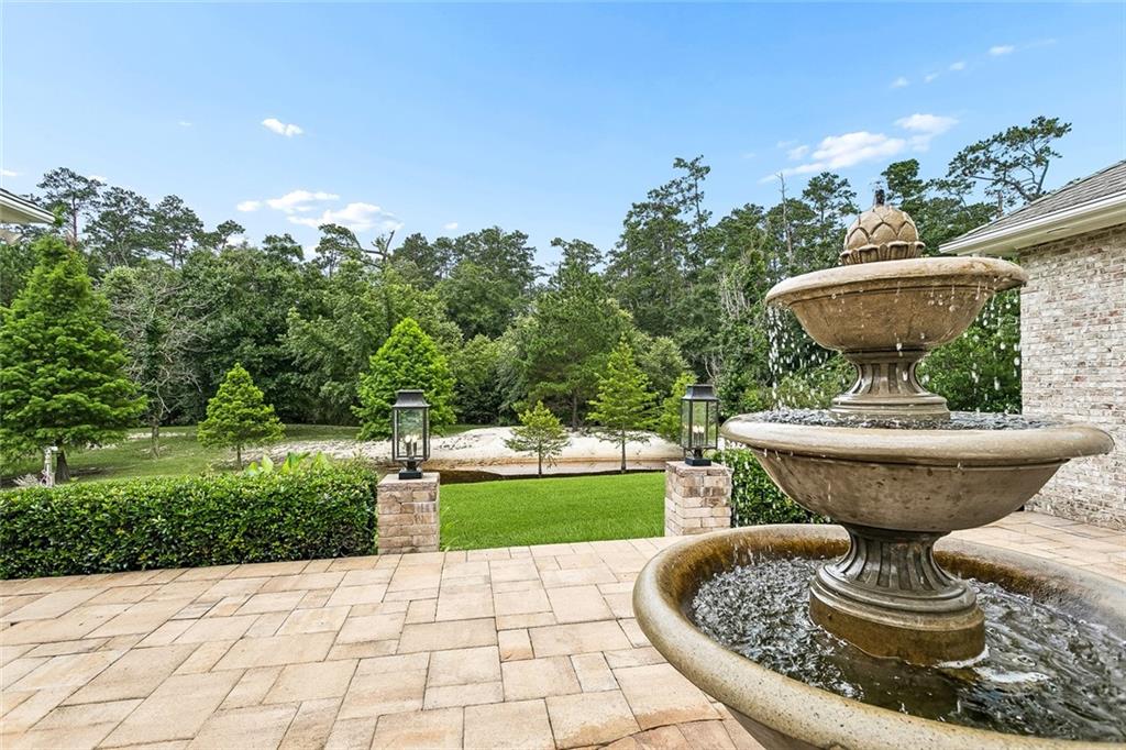 9 MAGNOLIA GARDENS Drive