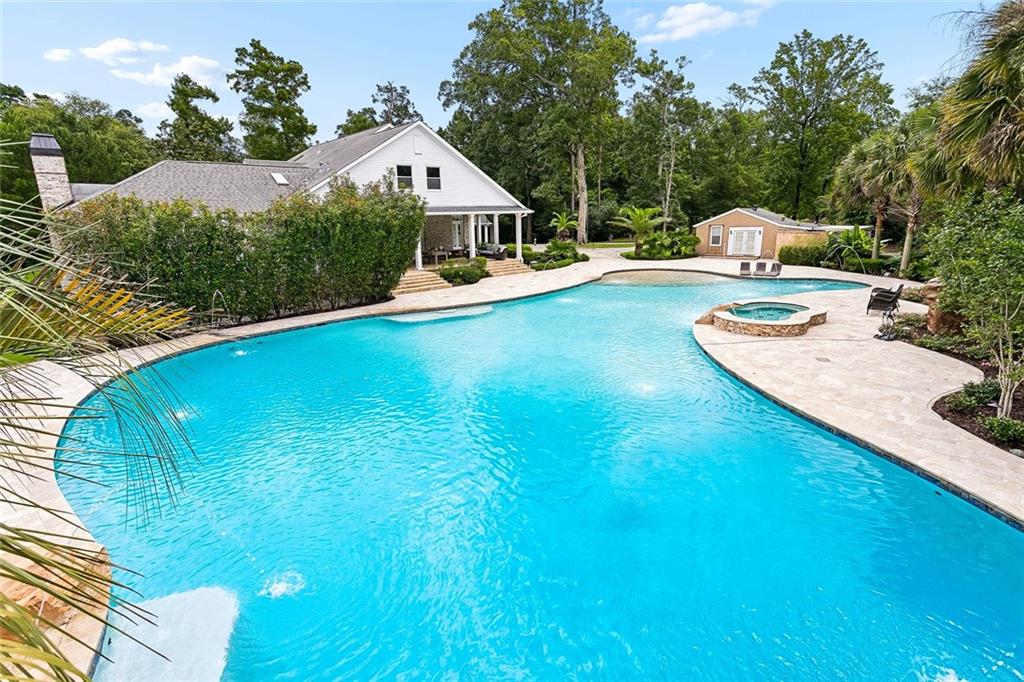 9 MAGNOLIA GARDENS Drive