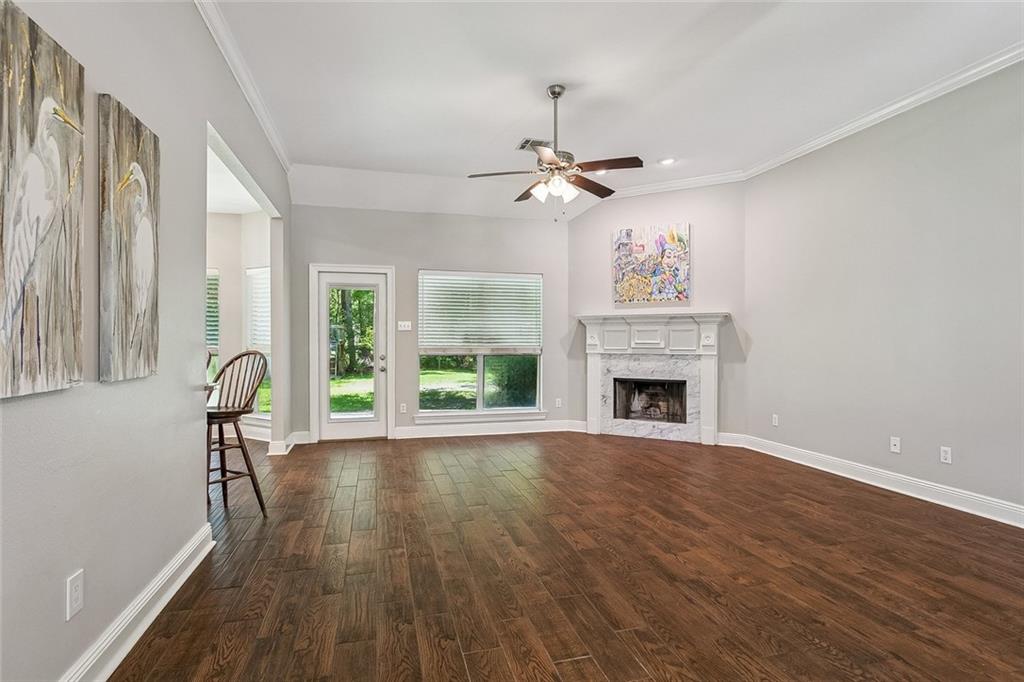 401 ORLEANS Avenue