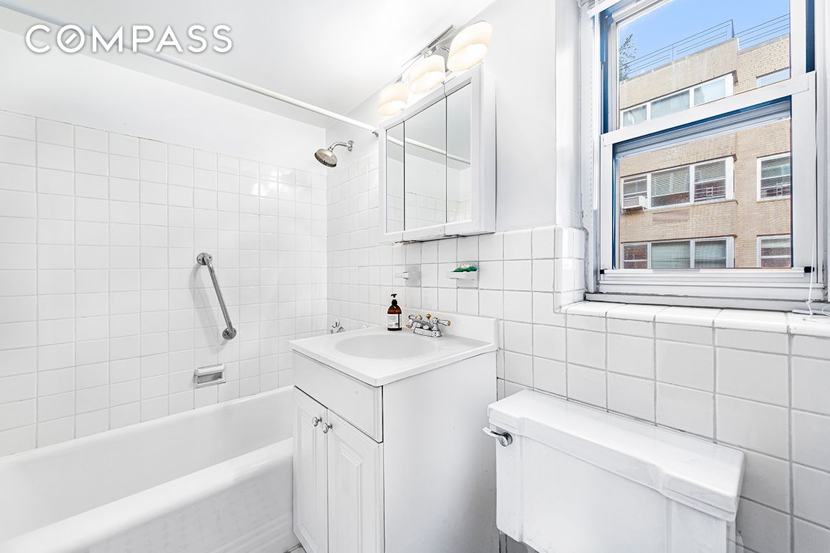 11 Fifth Avenue Unit: 10-C
